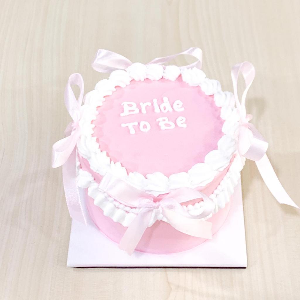 

Kue Ulang Tahun/Birthday Cake/Kue Ultah Ribbon Bride To Be/Ribbon Cake/Kue Mini Jakarta