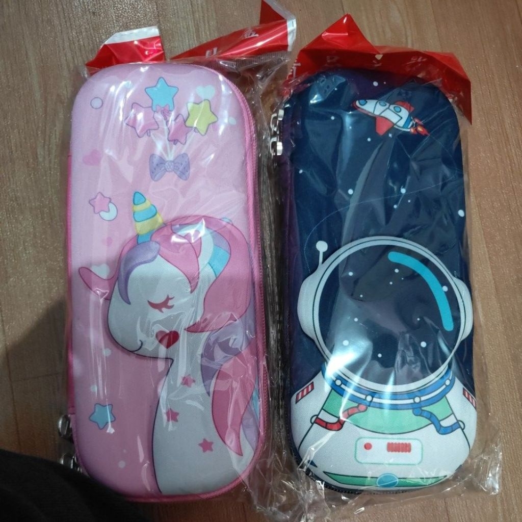 

TEMPAT PENSIL KARAKTER