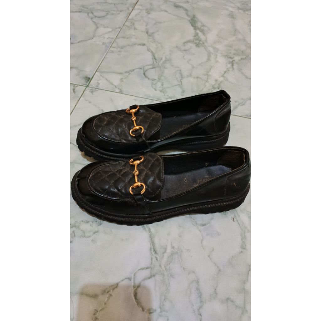 sepatu docmart hitam