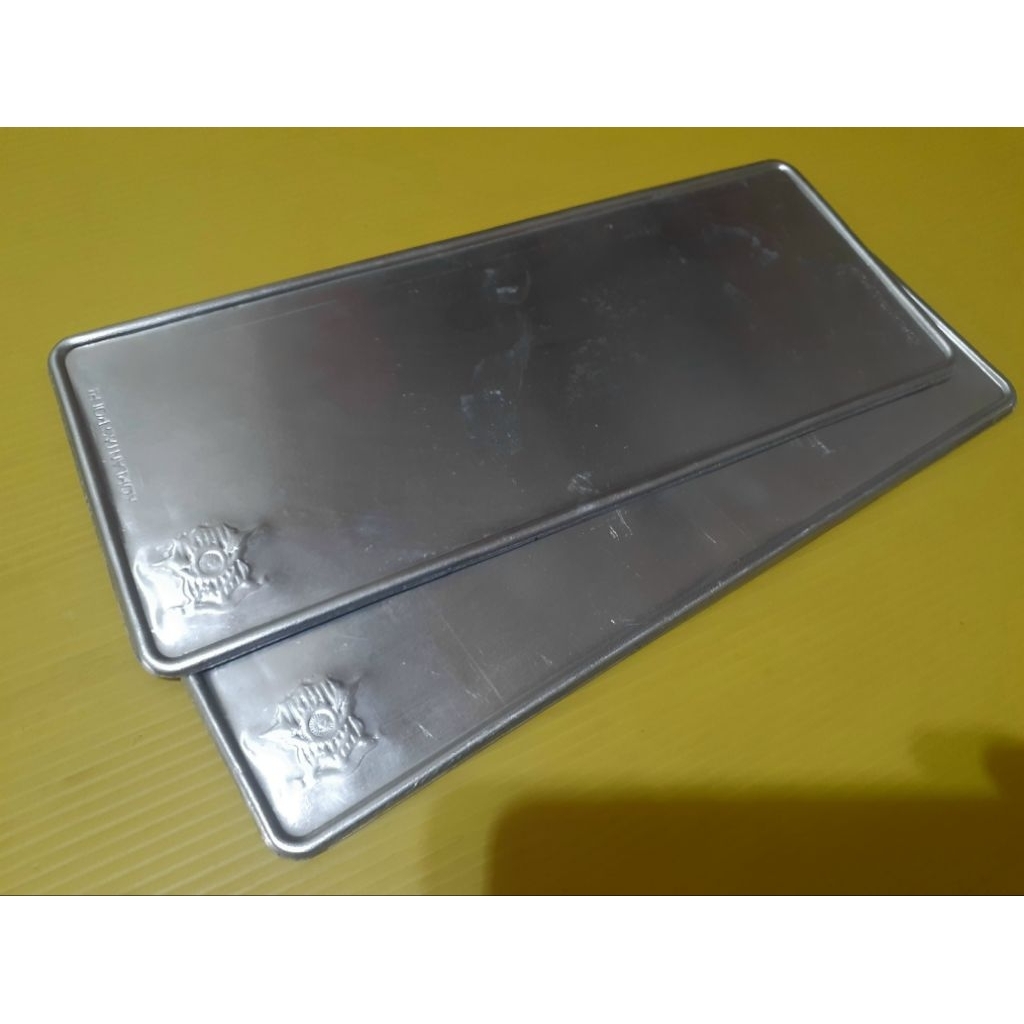 Plat nomor sepeda motor kosongan