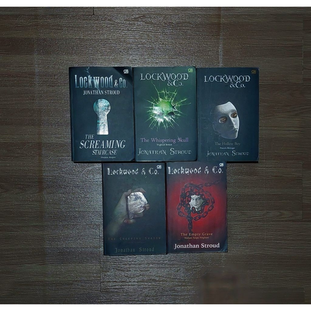 Novel Lockwood & Co. Set (The Screaming Staircase/Undakan Menjerit, The Whispering Skull/Tengkorak B