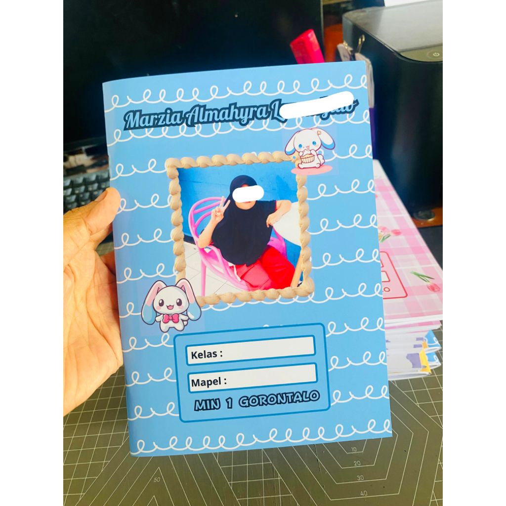 

Buku Tulis Custom, Hanya sampulnya yang bisa custom, isinya tidak