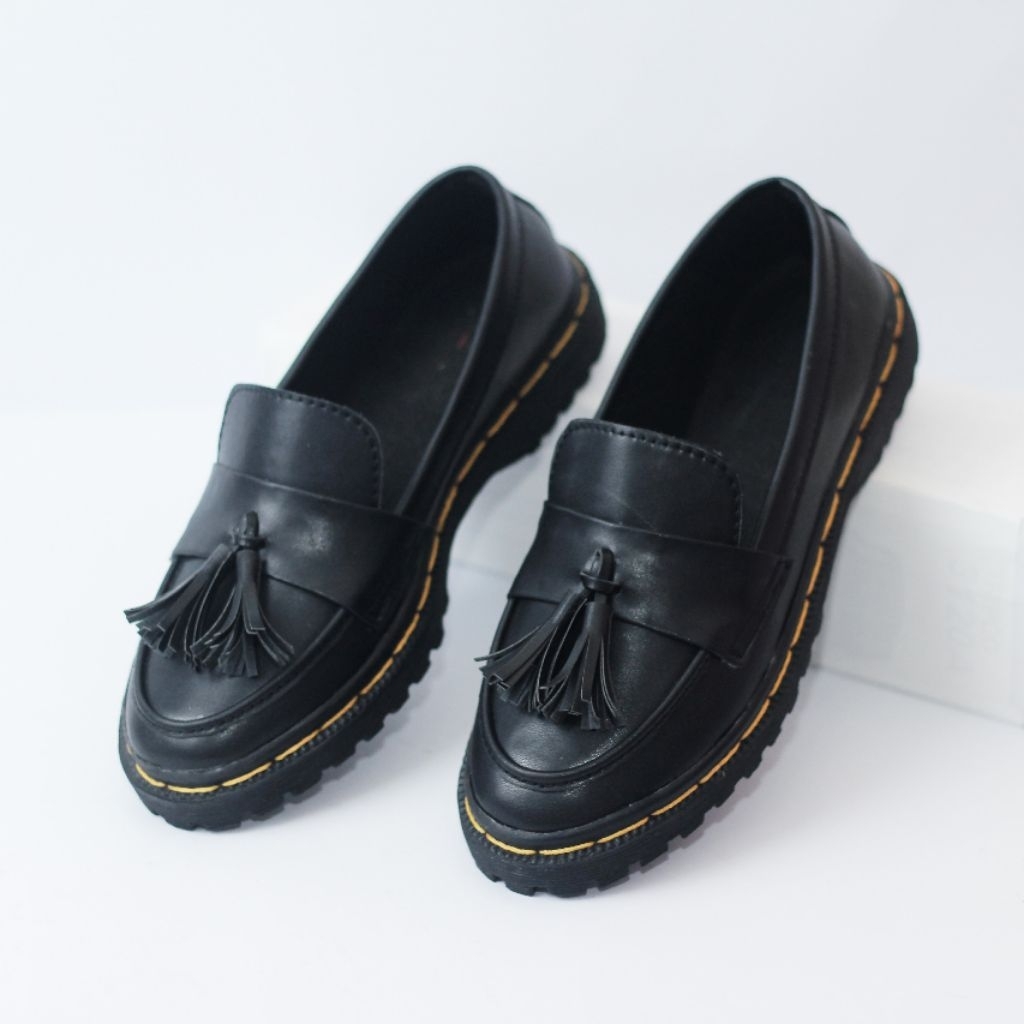 Harga loafers docmart high Terbaru Agt 2025 | BigGo Indonesia