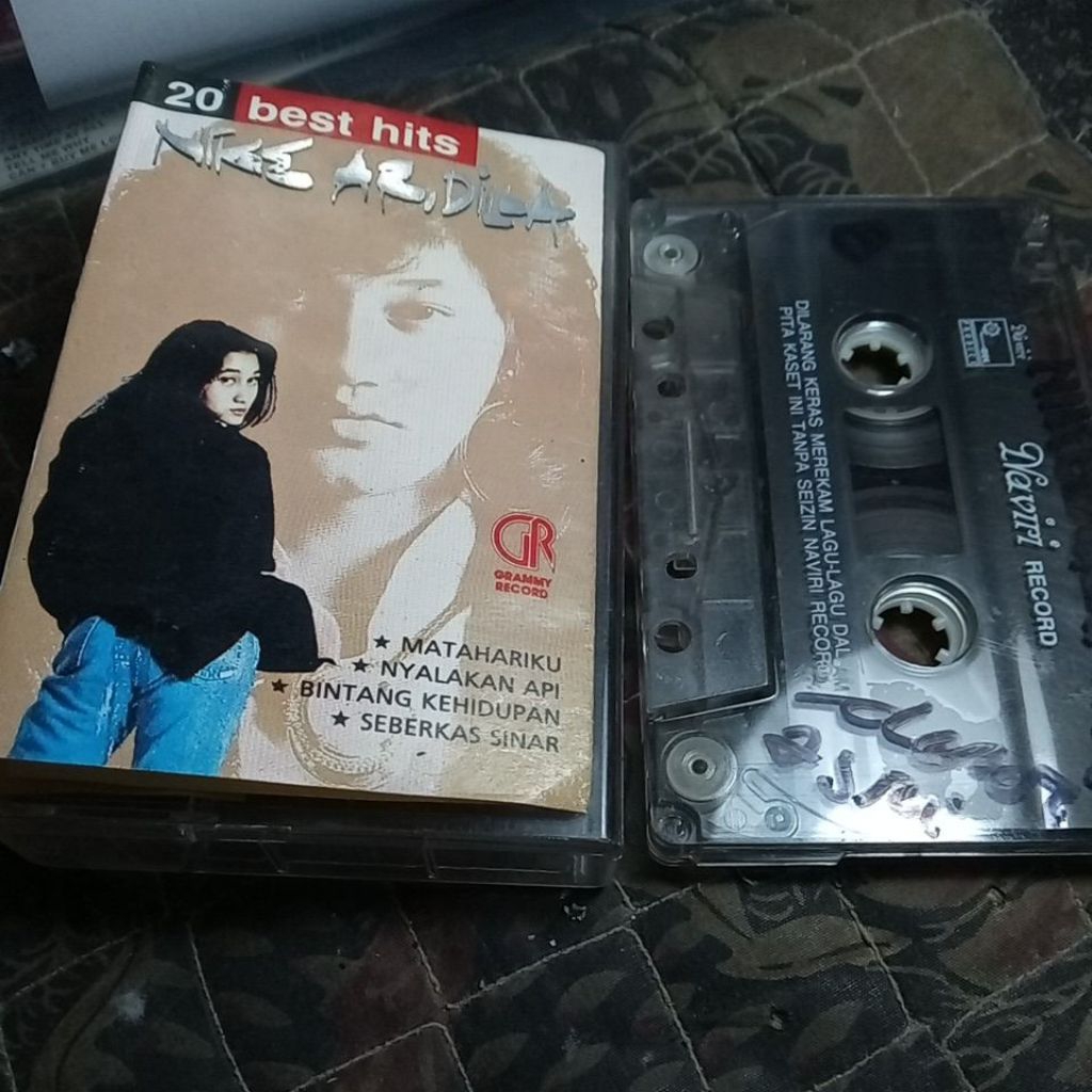 Nike ardilla best kaset pita