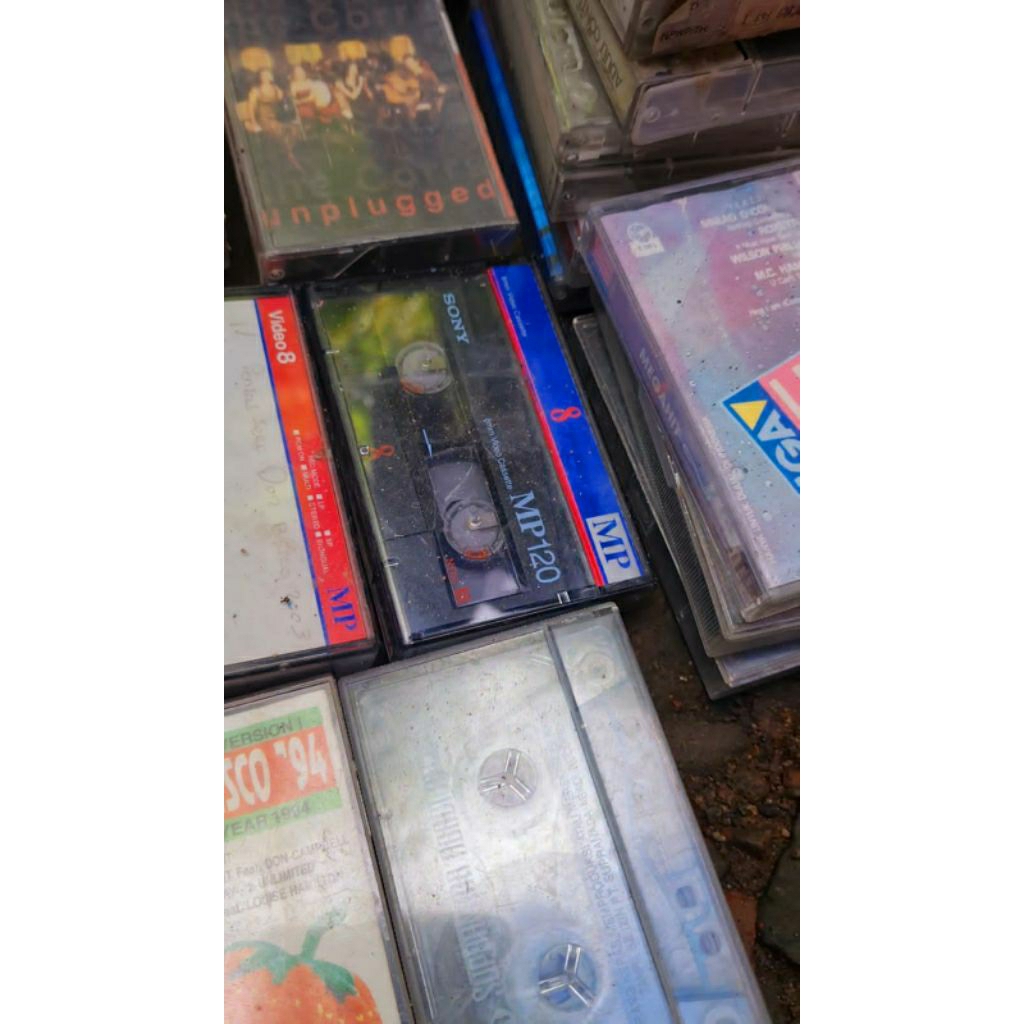 Kaset pita jadul, Keping CD jadul, disket jadul.