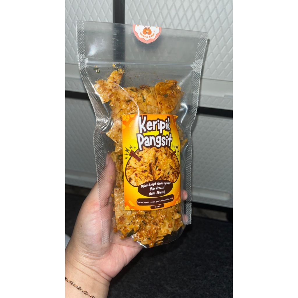 

KERIPIK PANGSIT PEDAS DAUN JERUK/BALADO/BARBEKYU/JAGUNG MANIS/ASIN KEMASAN POUCH MURAH