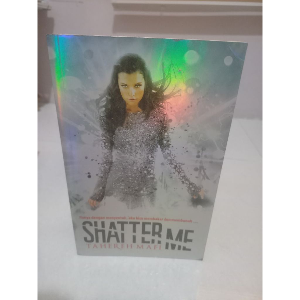 Preloved Novel Shatter Me