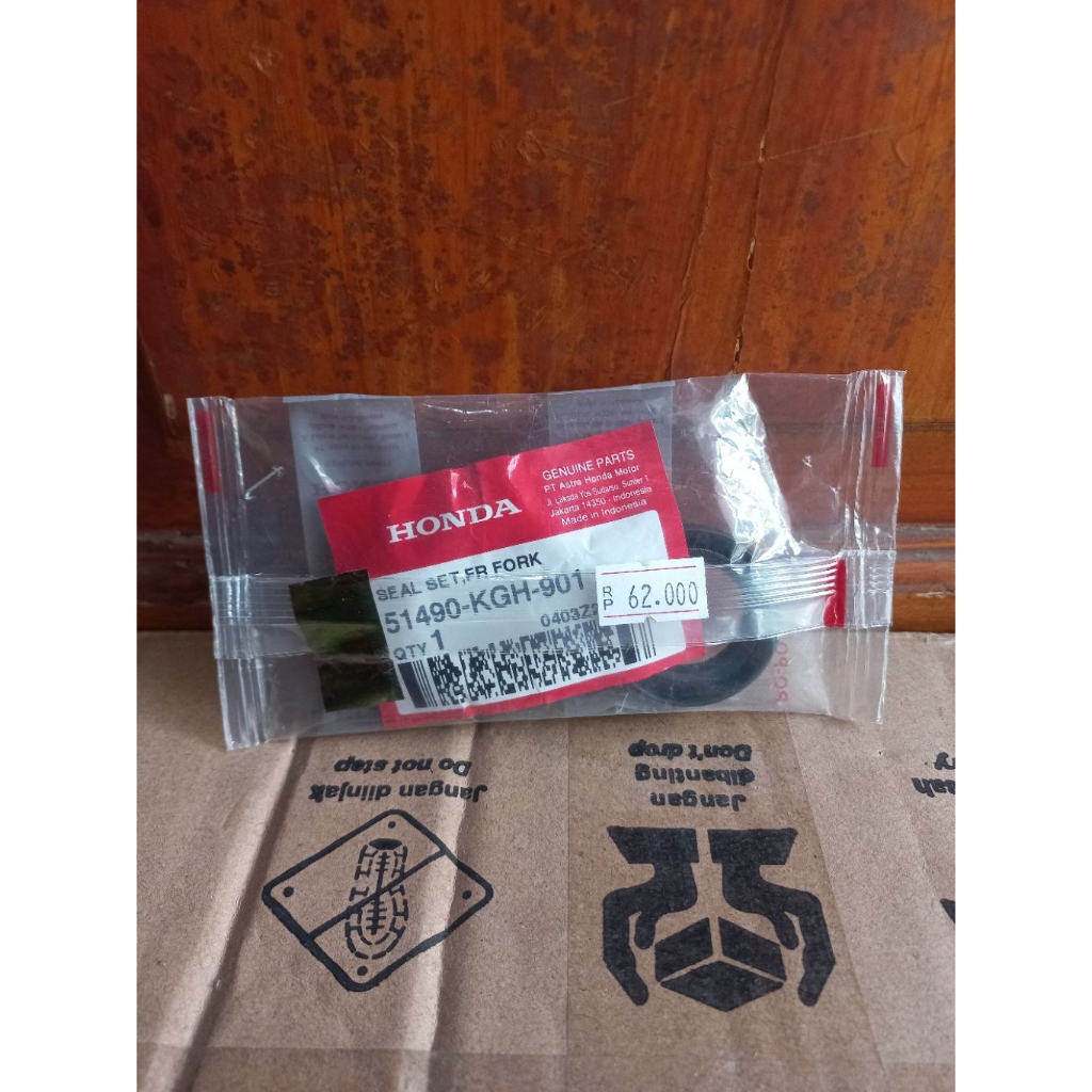 Seal Shock Depan Set Honda 51490KGH901 - BeAT, Vario, Scoopy, Revo, Supra