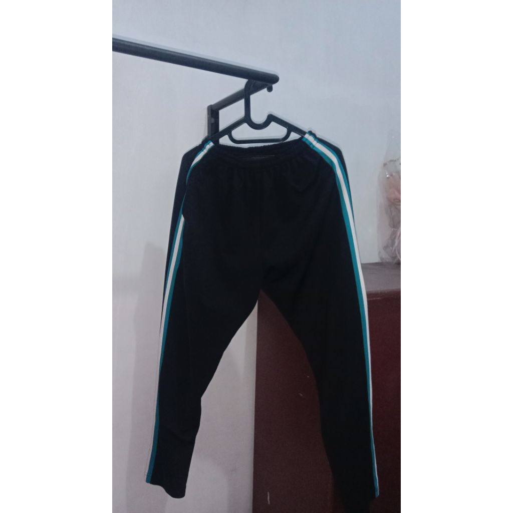 preloved celana olahraga