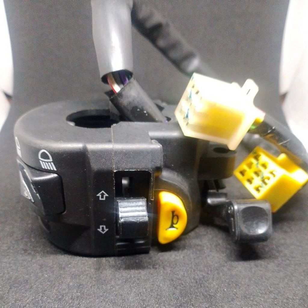 HOLDER SAKLAR KIRI SATRIA FU NEW ORI