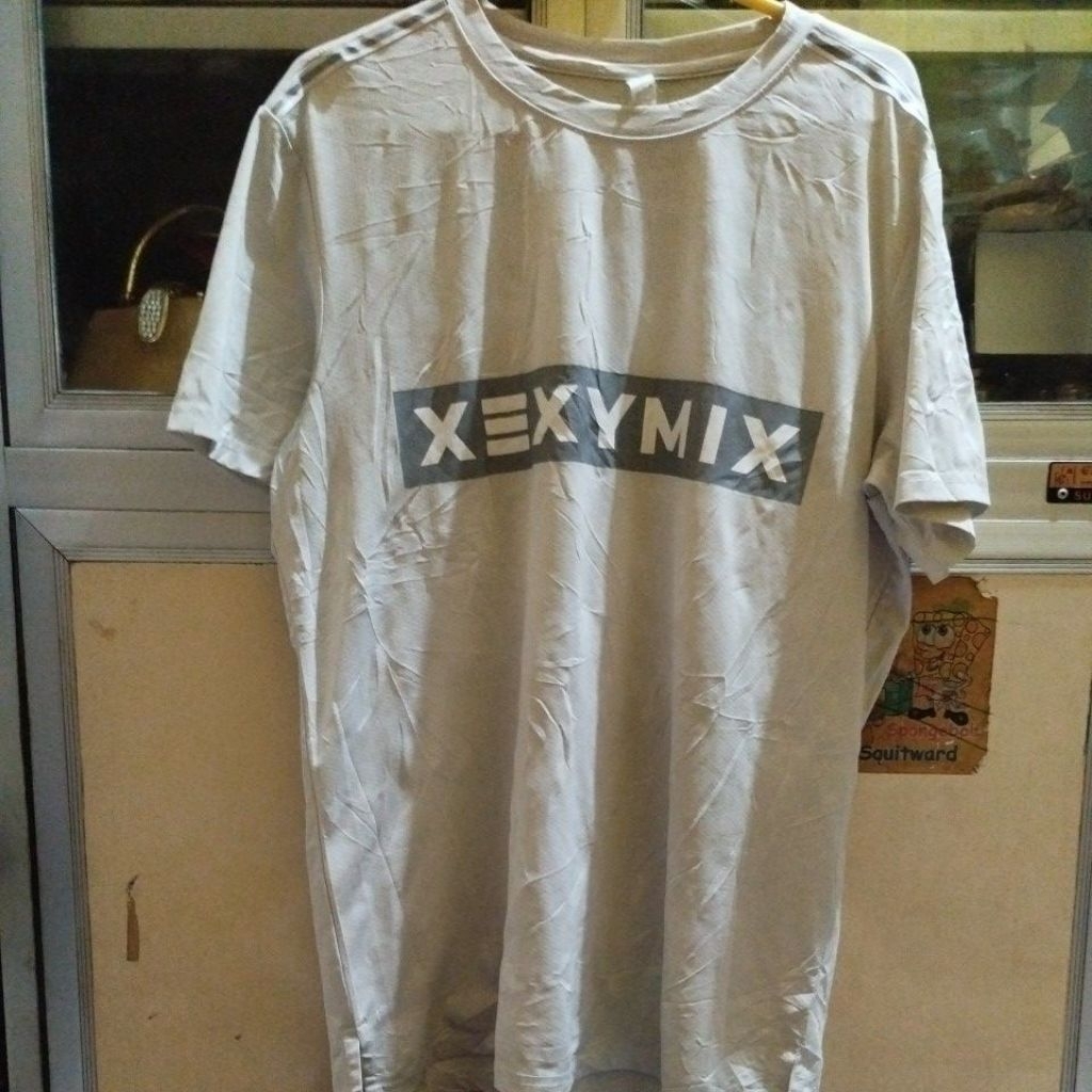 PRELOVED KAOS OLAHRAGA BIG LOGO XEXYMIX