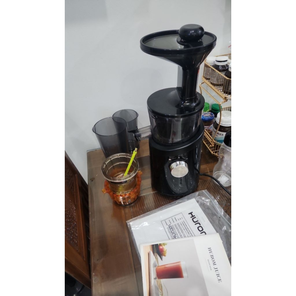 hurom H 101 slow juicer