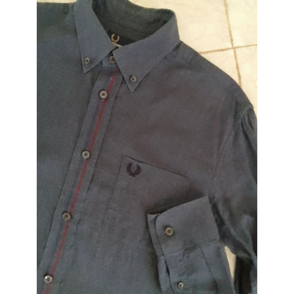 Fred Perry kemeja dan celana chinos