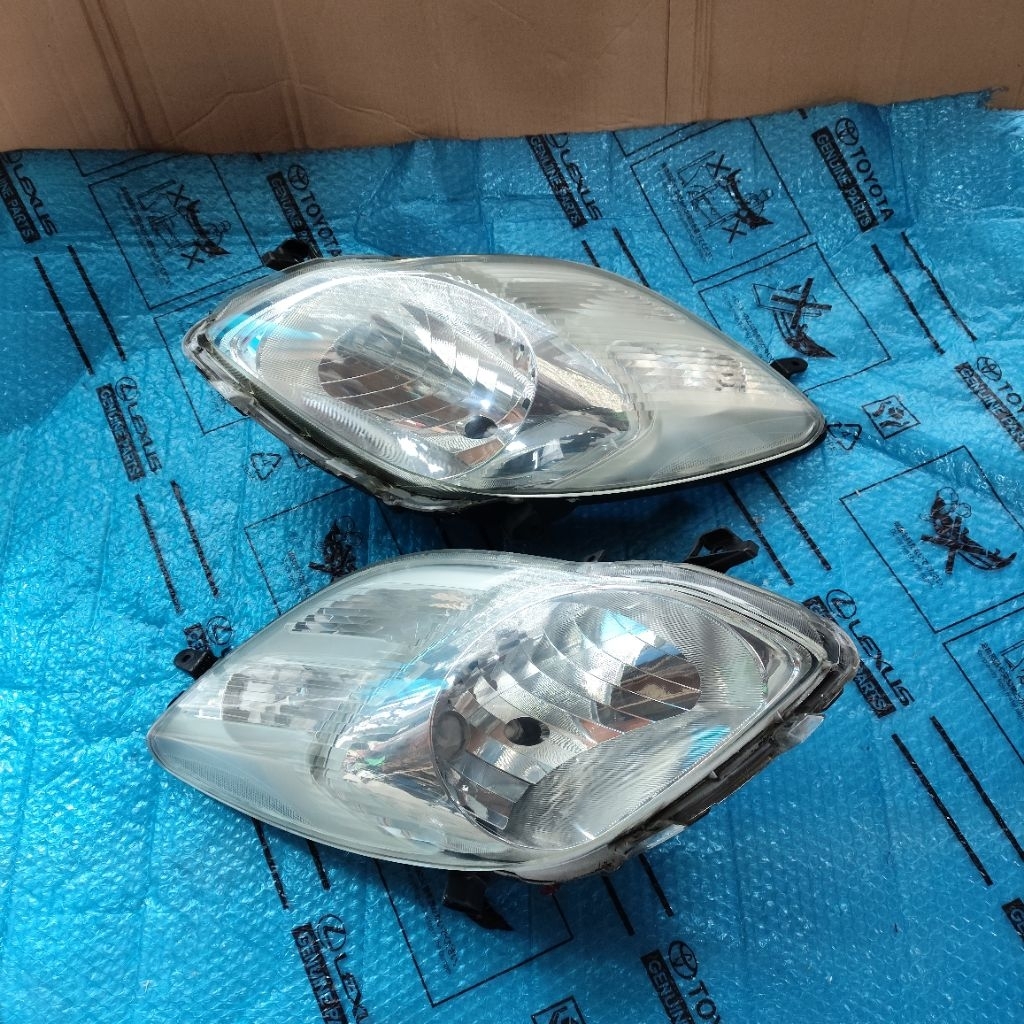 Headlamp Lampu Depan Toyota Yaris 2010 2011 2012 original