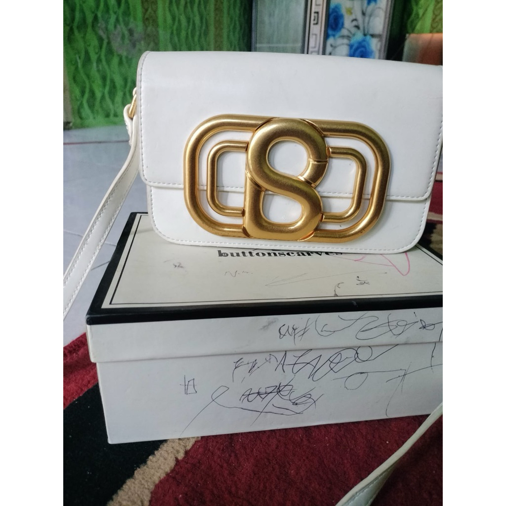 preloved Briana bag Buttonscarves