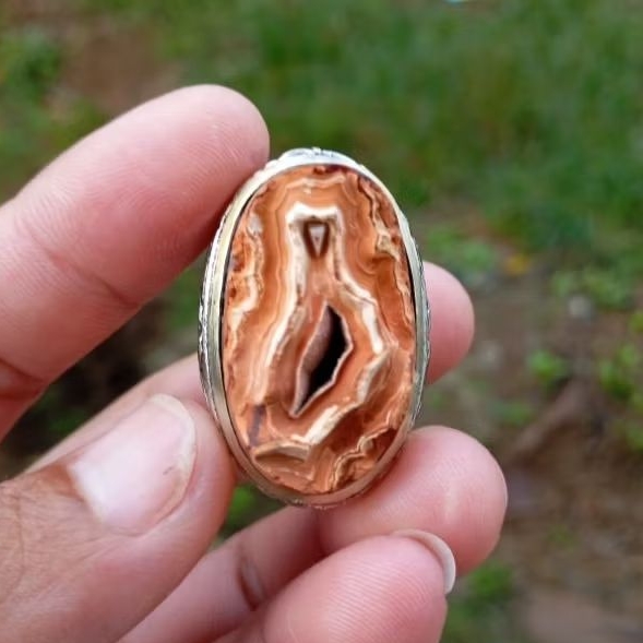 Natural cincin combong sakral