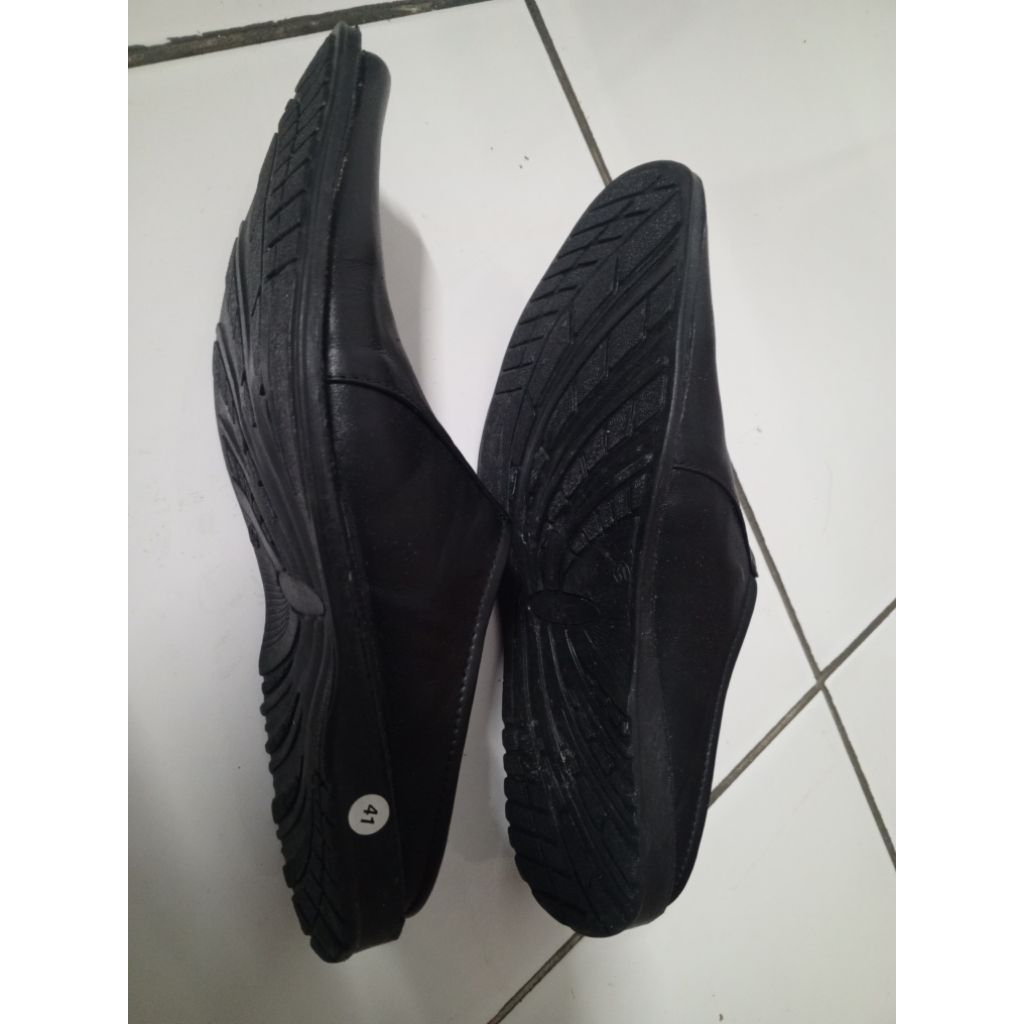 Sepatu Sandal Bustong Pria Kulit Sapi Asli Merek Crocodile