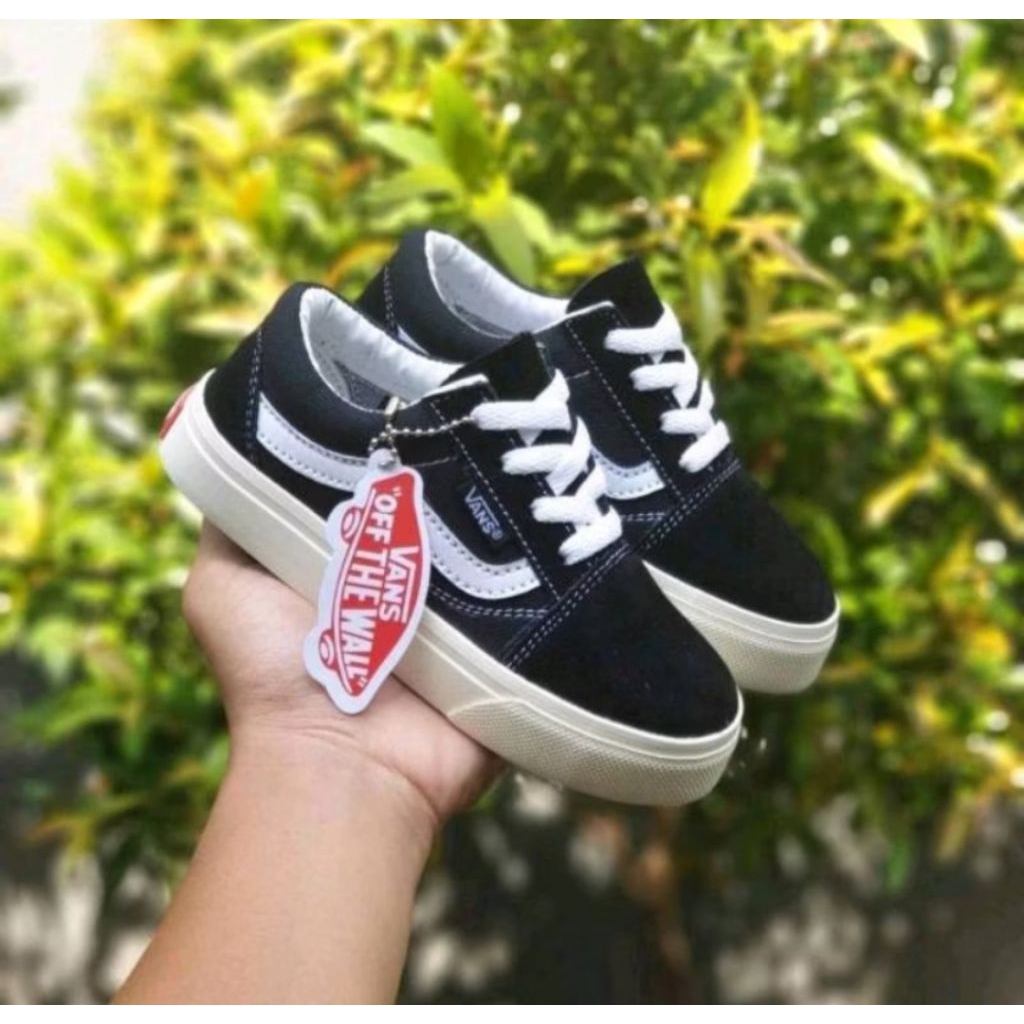 sepatu anak perempuan laki sekolah paus tk sd tali perekat hitam putih velkro prepet