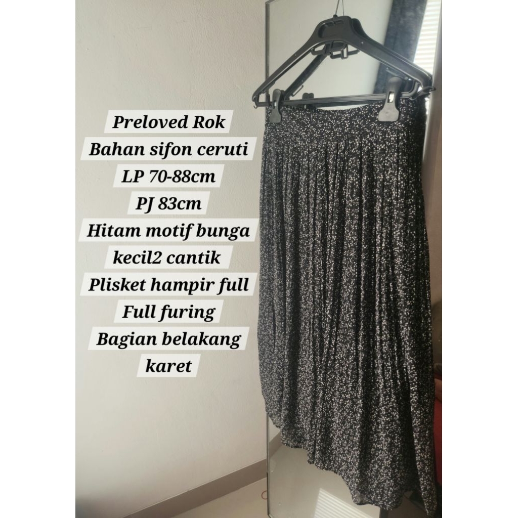 Preloved Rok Plisket motif sifon ceruti