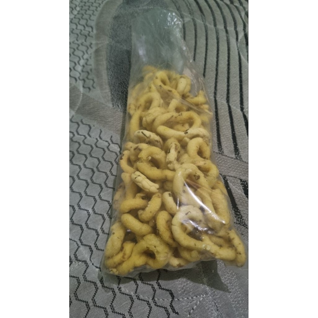 

Kerupuk ubi karakkaliang