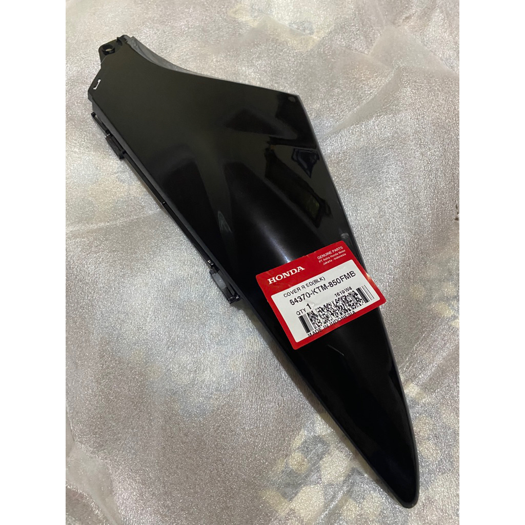 64370-KTM850FMB cover body R side sambungan bodi samping kanan honda supra x 125 original asli ahm