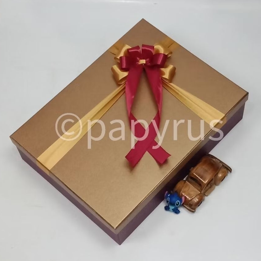 

PAPYRUS Kombinasi 30x40 Tinggi 10cm Kotak Kado Gift Box V1