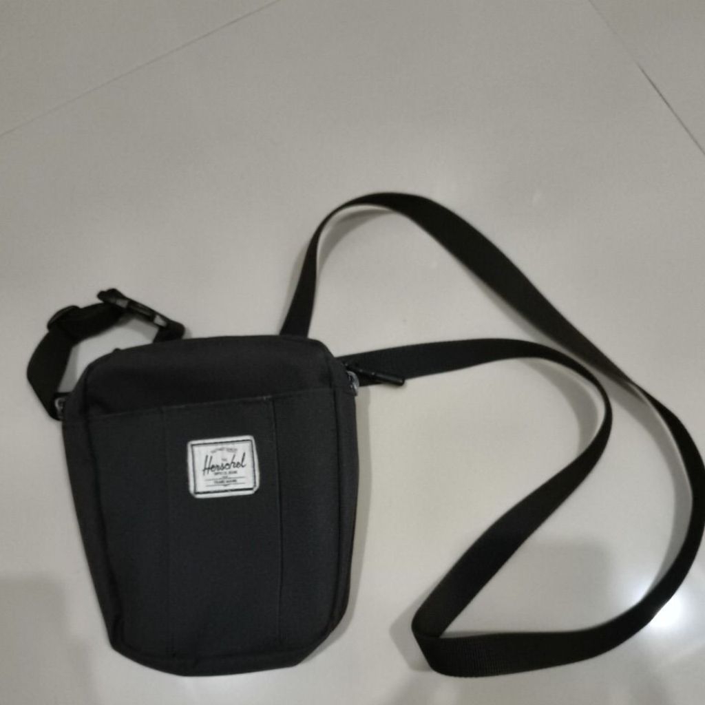 Herschel cruz crossbody black (preloved)