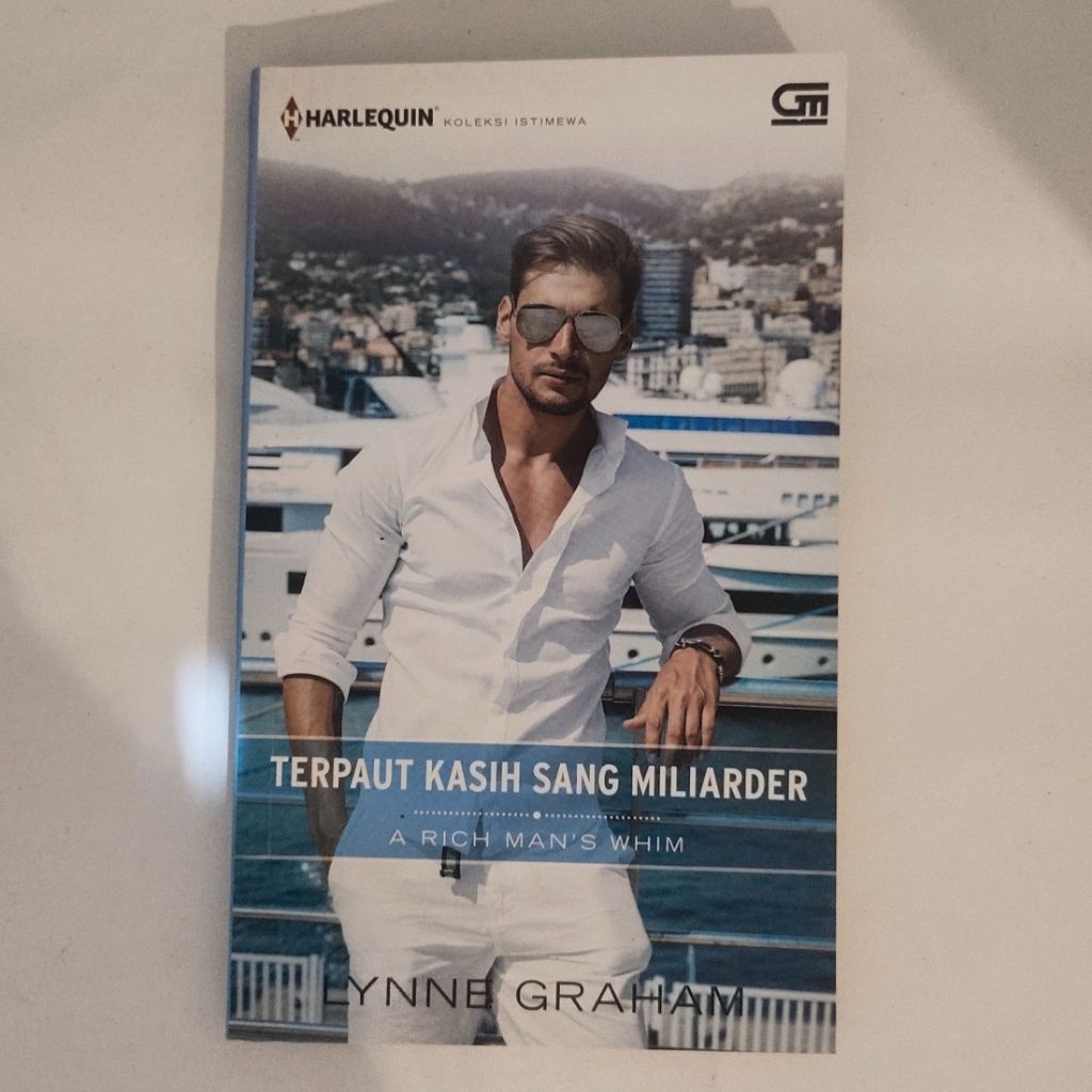 Preloved - Harlequin - Terpaut Kasih Sang Miliarder (Lynne Graham)