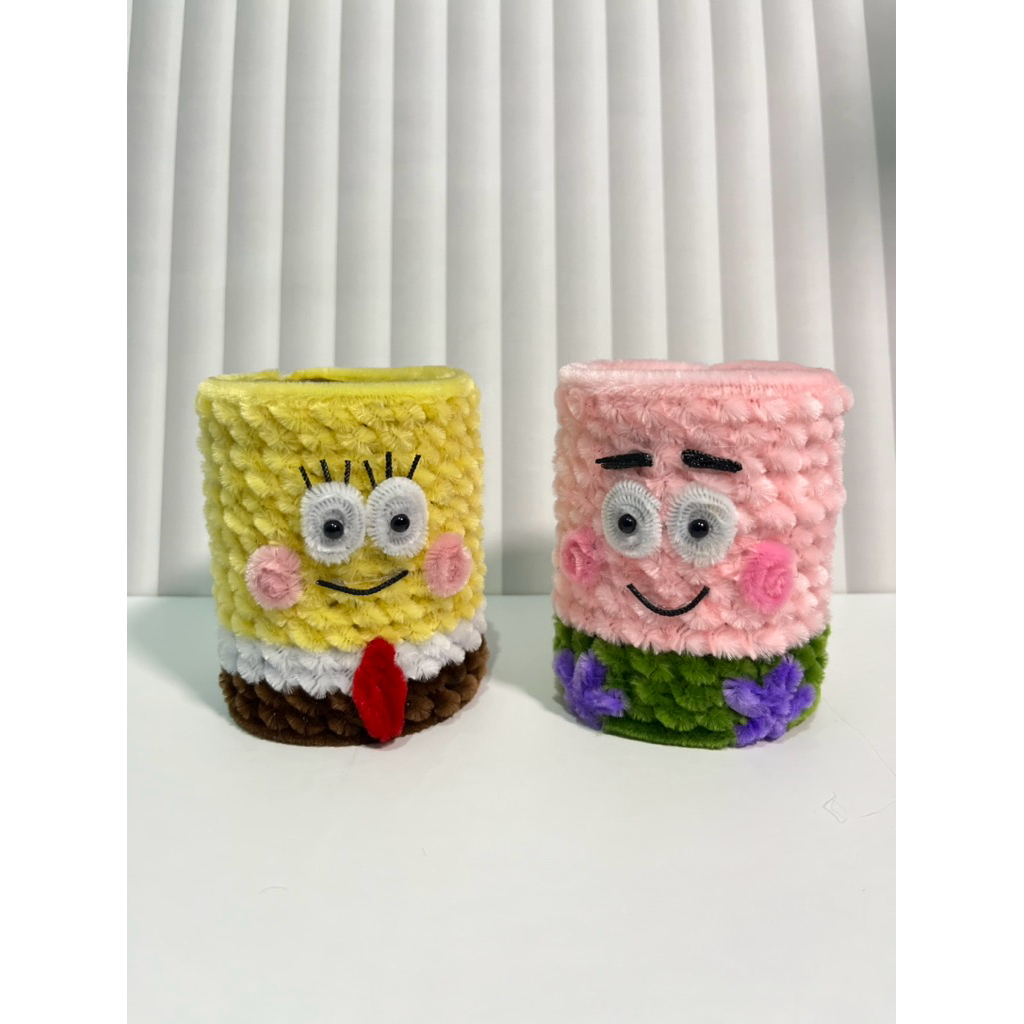 

Jily | Tempat pensil karakter sponsbob dan patrick star kawat bulu premium souvenir atau gift