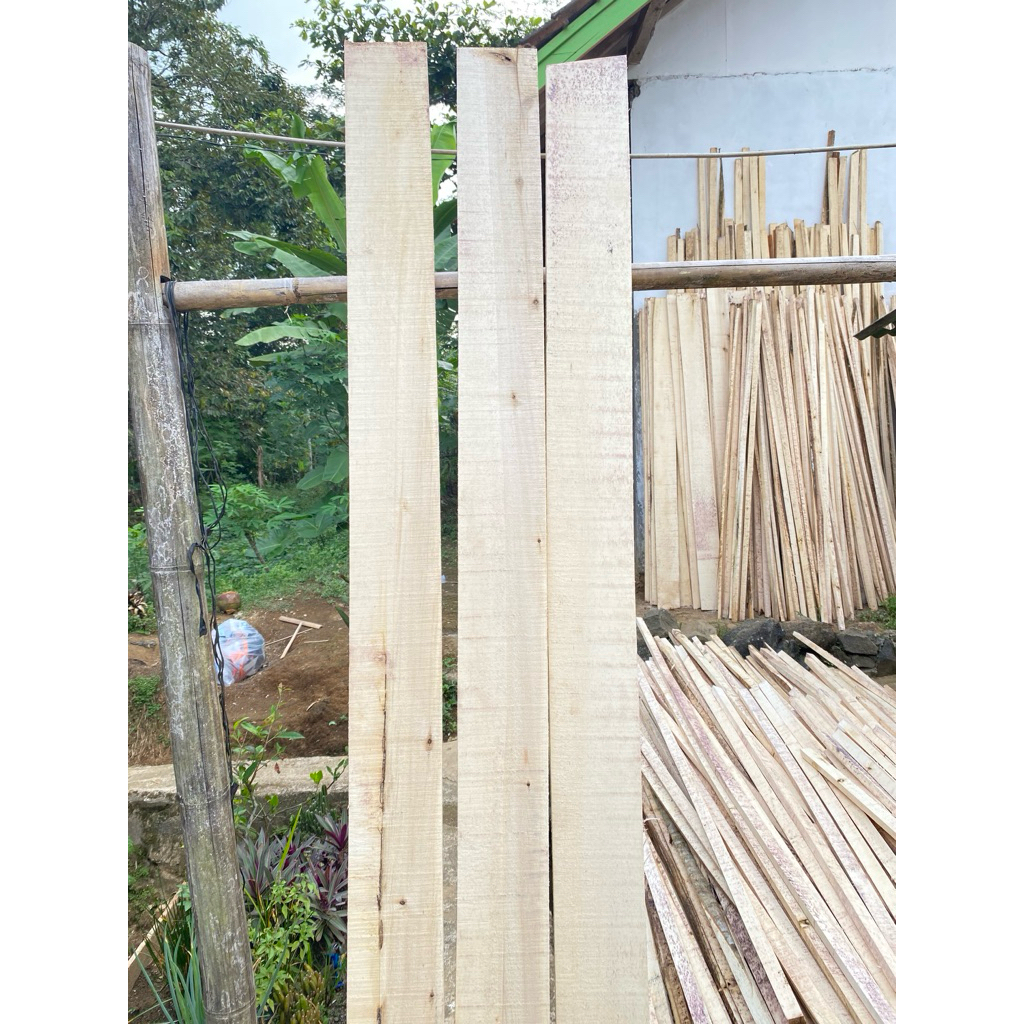kayu papan 2x10x200cm sudah diserut halus