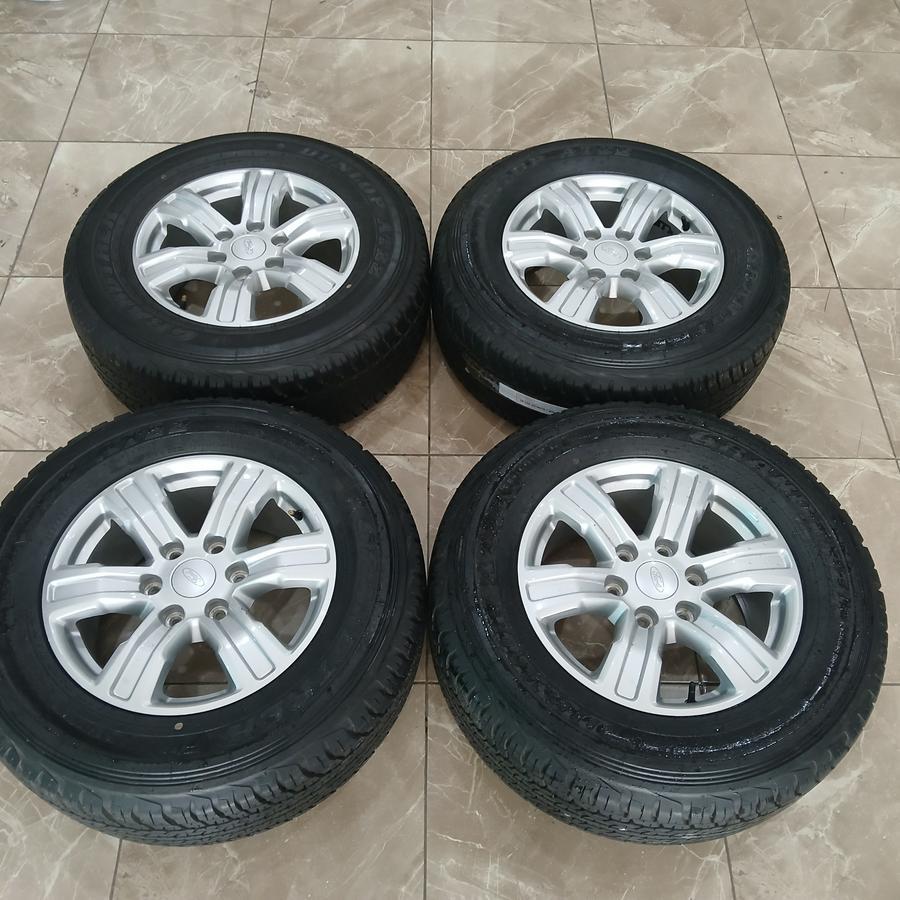 velg bekas copotan ford ranger ring 17 baut 6x139 + ban bekas 265 65 r17 kondisi bagus