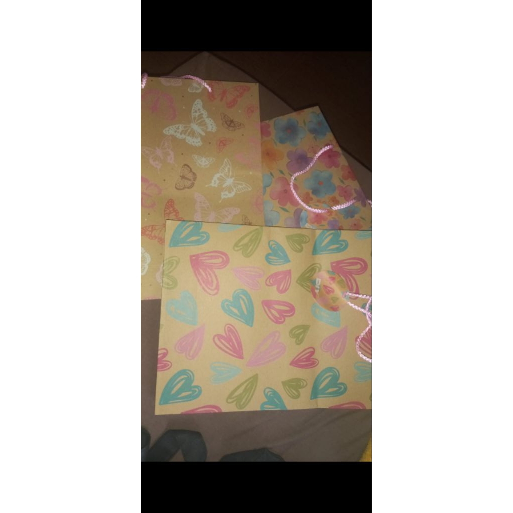

PAPERBAG KADO MOTIF