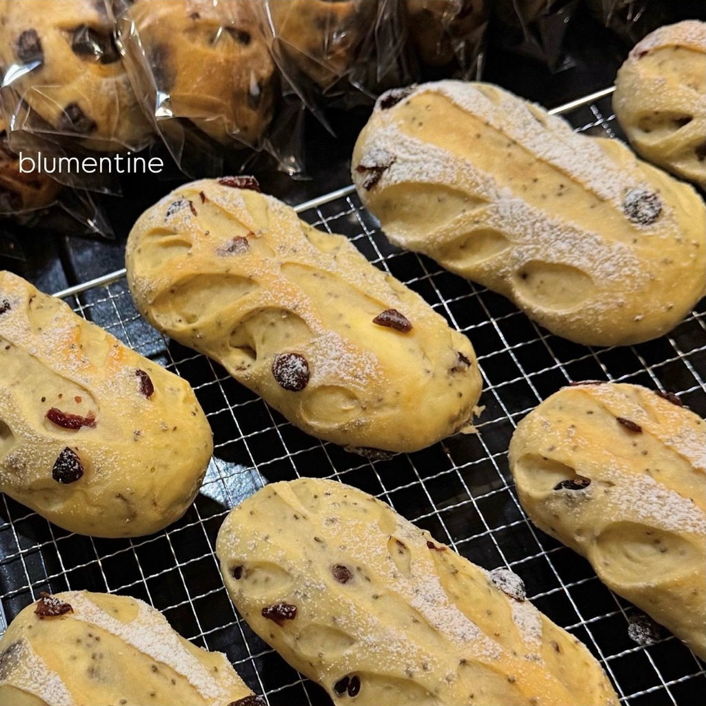 

(PO 1 hari) Sourdough Bread (paket 6pcs) - cranberry creamcheese, choco parmesan, double choco