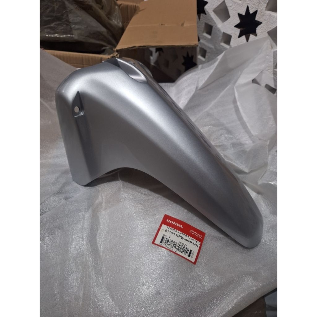 spakbor slebor depan A honda Kirana 125 silver original ahm honda 61100-KPW-860FMH