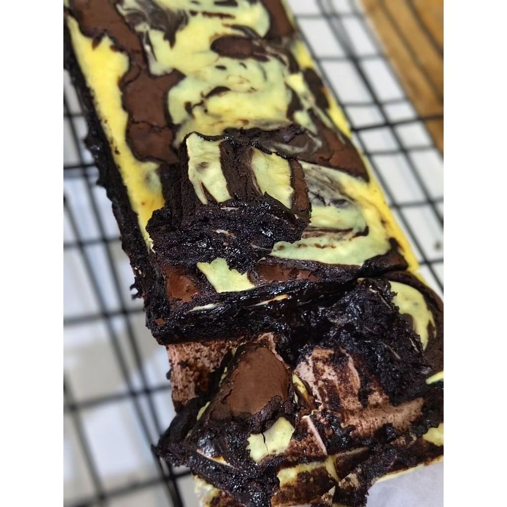 

FUDGY BROWNIES CHEESE LUMER | BROWNIES KEJU (UKURAN 11 X 22 X 5)