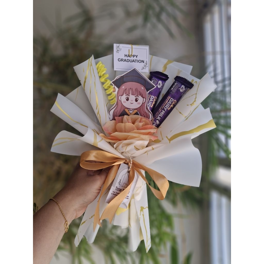 BUKET TOPPER WISUDA/ BUKET GRADUATION/ BUKET WISUDA/ BUKET COKLAT/ GRADUATION BUCKET/ BUKET BUNGA