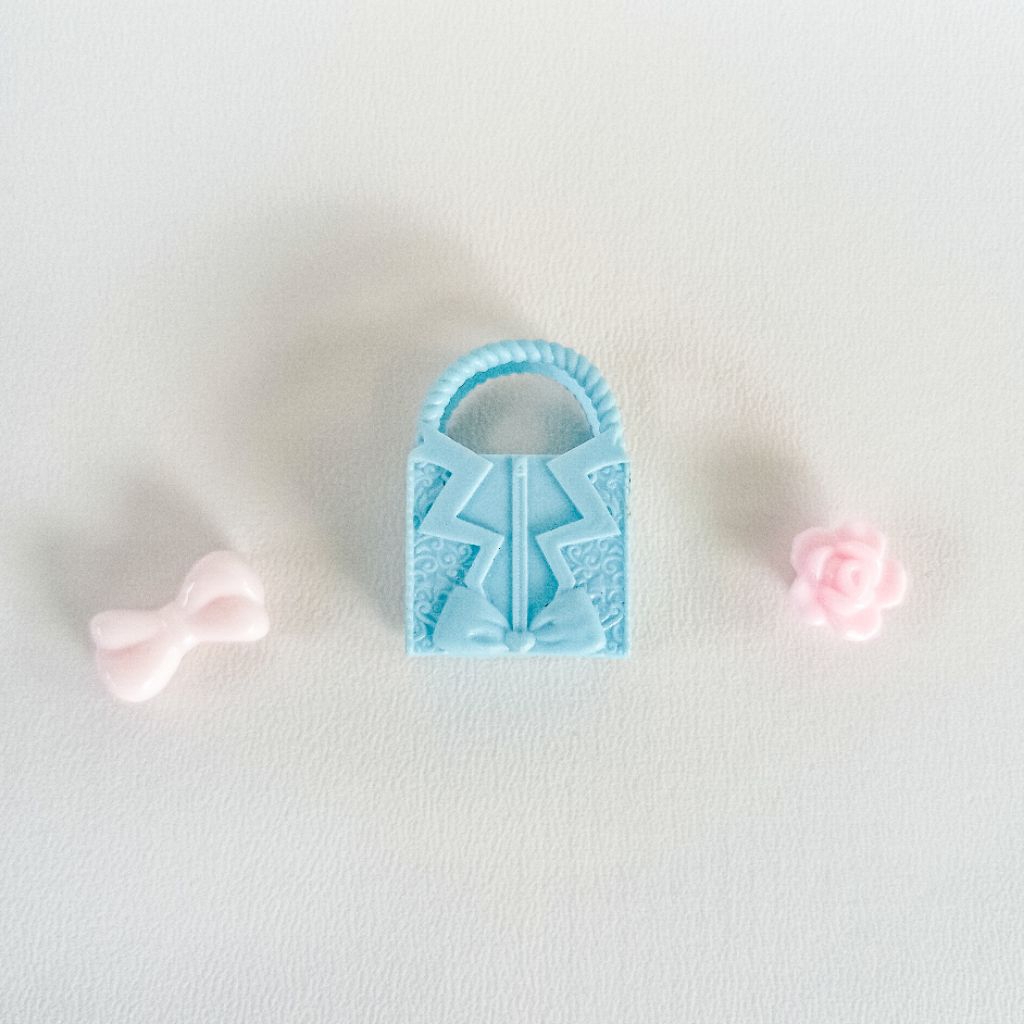 Tas Barbie Ori Mattel – Elegant Bow in Tosca | Tas Mini Boneka Barbie Warna Eksklusif dan Lucu
