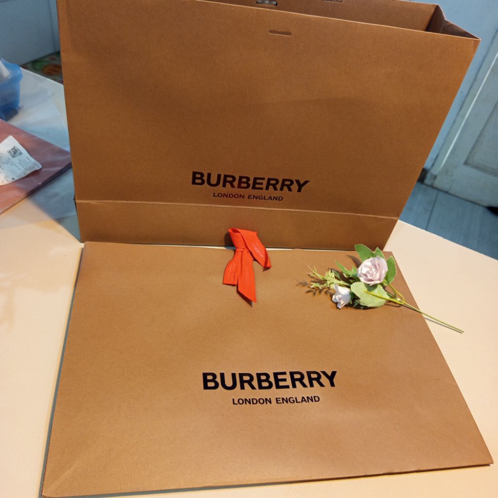 

paperbag Burberry shopping bag branded 100% original