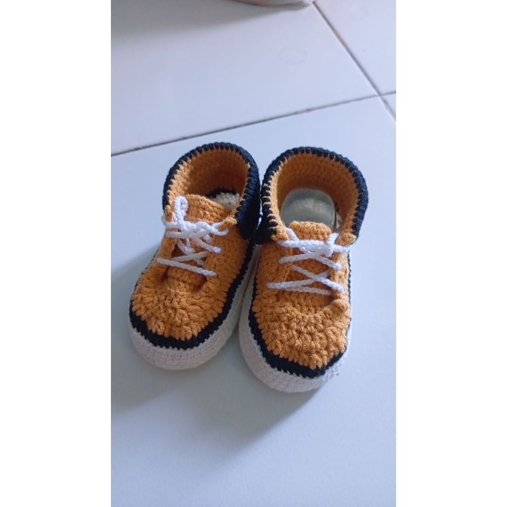 sepatu rajut bayi laki laki
