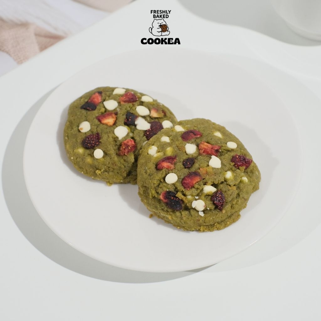 

Strawberry Matcha Cookies by Cookea