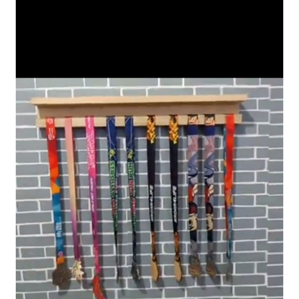 rak gantungan medali/rak piala kayu