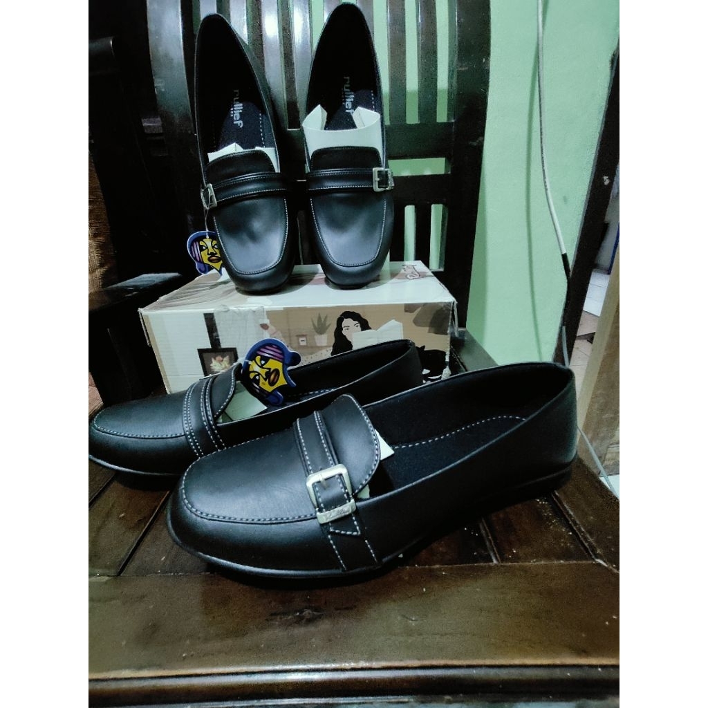 Rullief Sepatu Pantofel