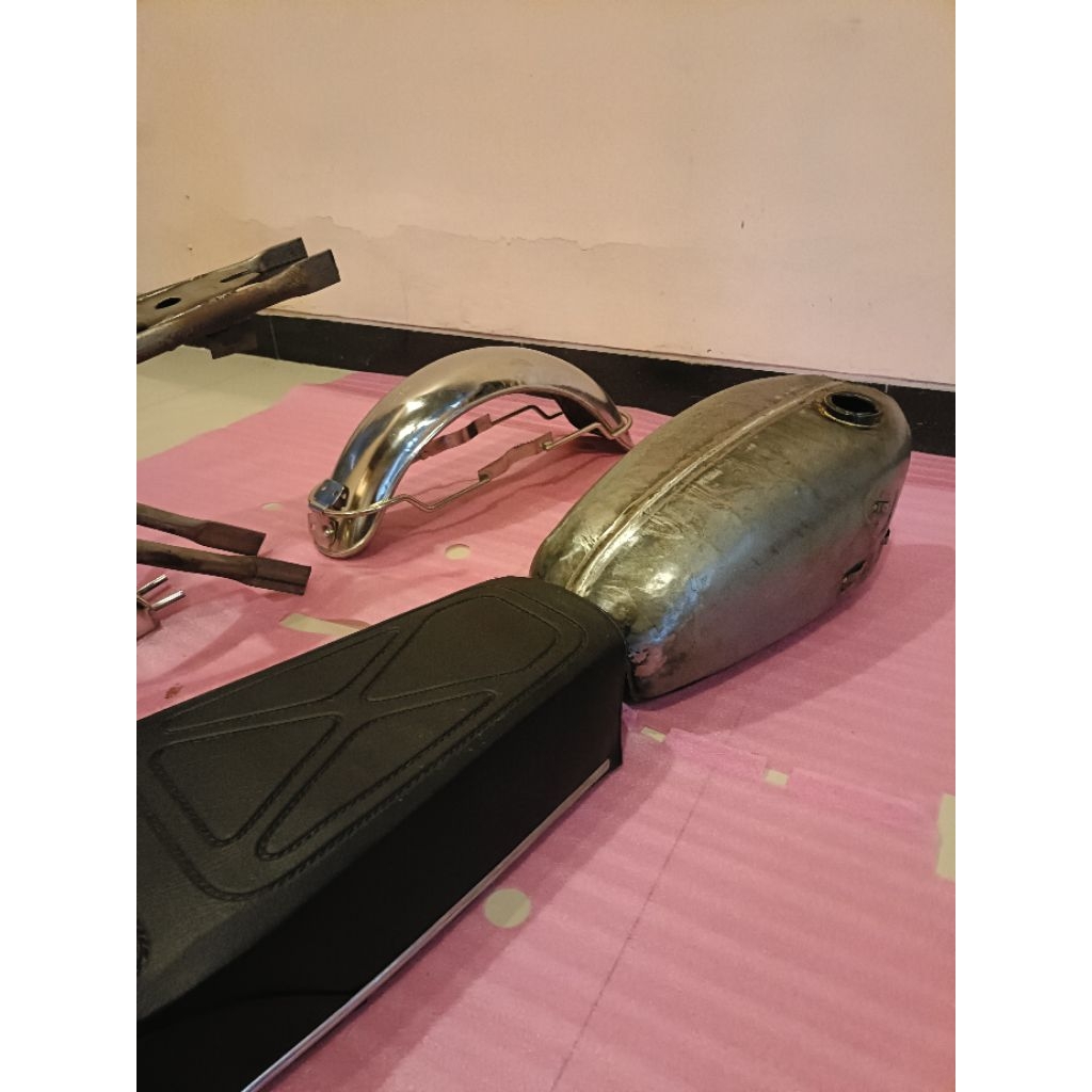 Paketan Body CB Tengki Cb Copy sultan + Rangka Belakang CB + Spakbor Depan Belakang + Jok Kualitas S