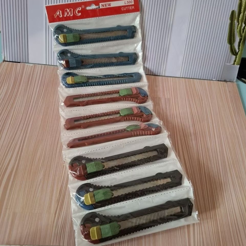 

Cutter Besar [ isi 12 pcs ] Pisau Pemotong Serbaguna