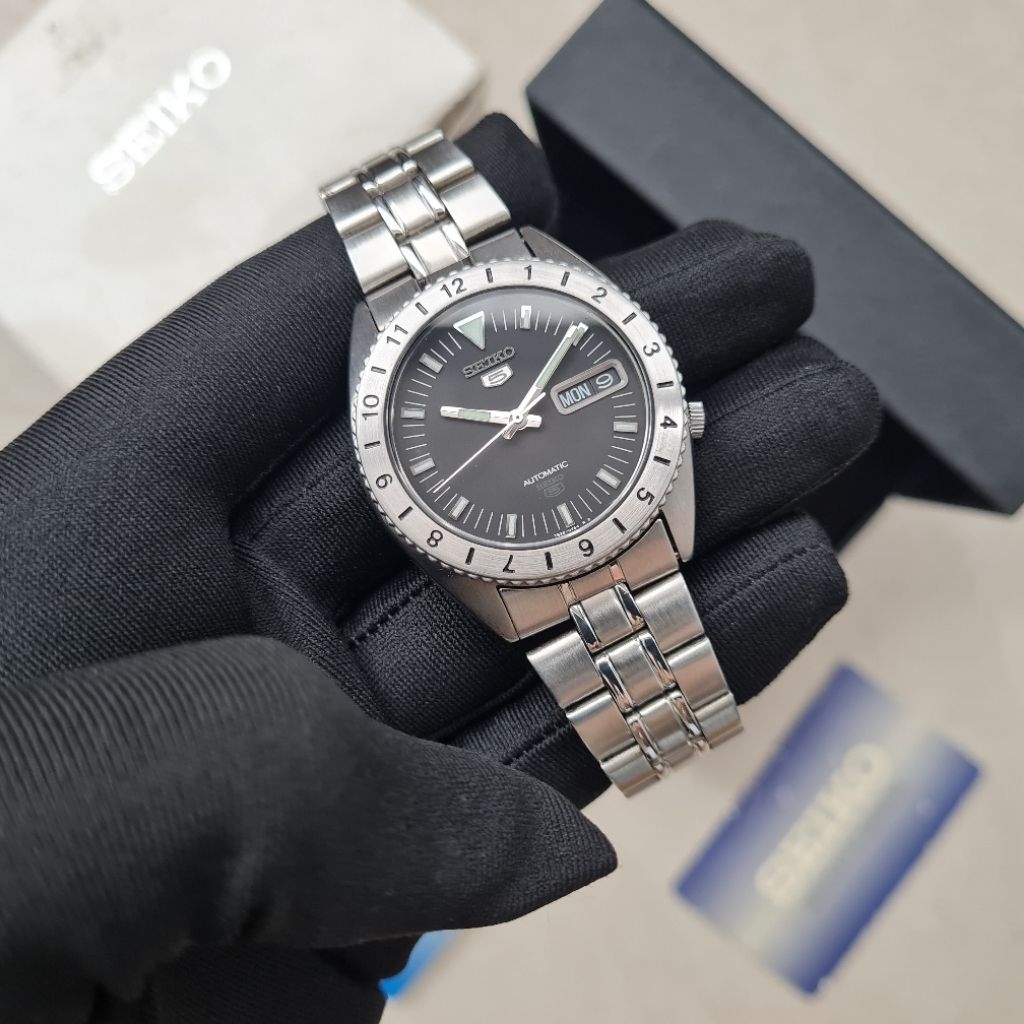 Seiko 5 SKXZ51K Black Dial 7S26