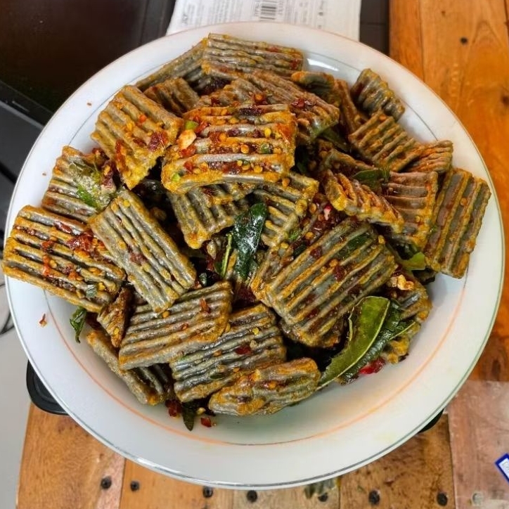 

Kerupuk Jengkol Gurih Pedas Ekstra Daun jeruk