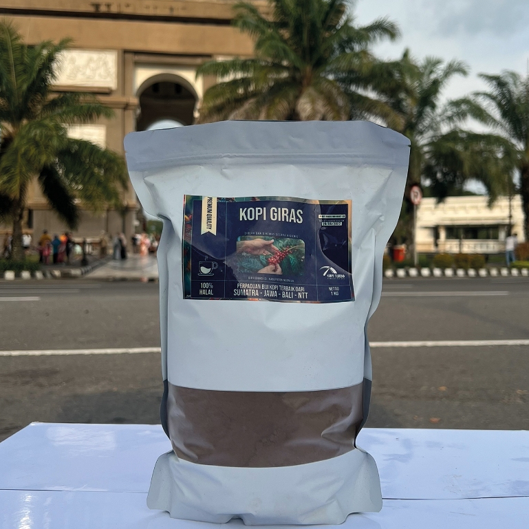 

Bubuk Kopi Giras Isi 1 KG Rasa Mantab Gilingan Halus Spesial KOPI_TURBO