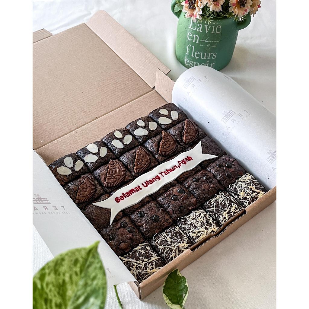 

TERAS Less Sugar Fudgy Brownies Custom Special Topping 20x20cm