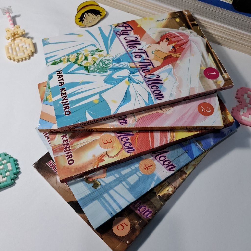 Preloved Komik/Manga Fly me To The Moon/Tonikaku Kawaii Vol. 1-5 (dapet 5 pcs)