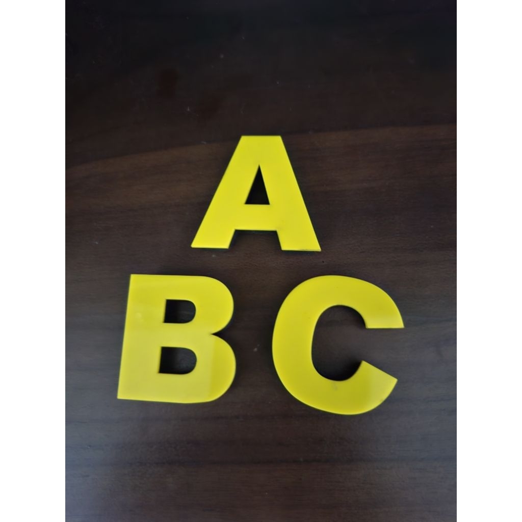 huruf timbul akrilik spon / huruf mika akrilik